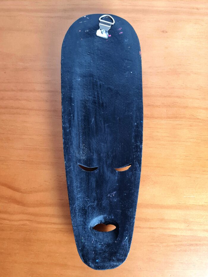 Máscara Tribal em Madeira feito a mão colorida com apliques de pedras 30cm