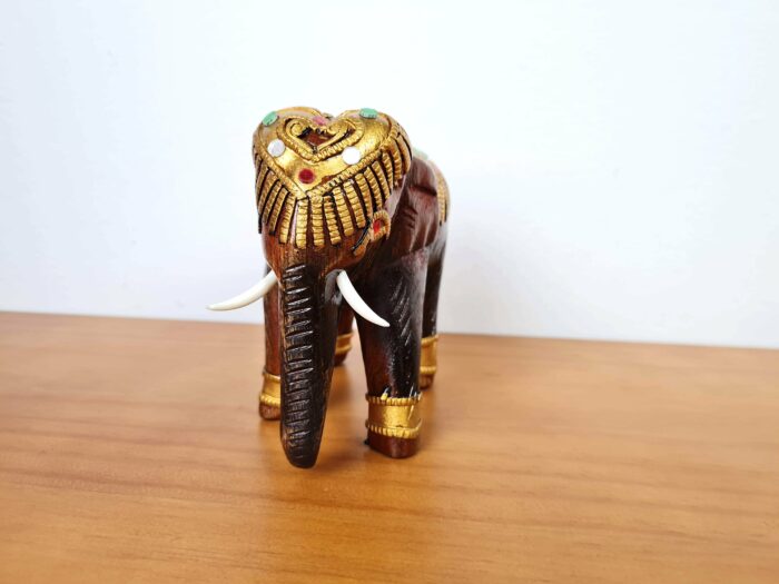 20240422_162509 Elefante indiano médio de madeira com pintura à mão 12cm