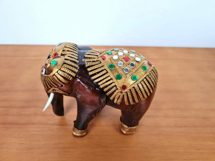 20240422_162513 Elefante indiano médio de madeira com pintura à mão 12cm