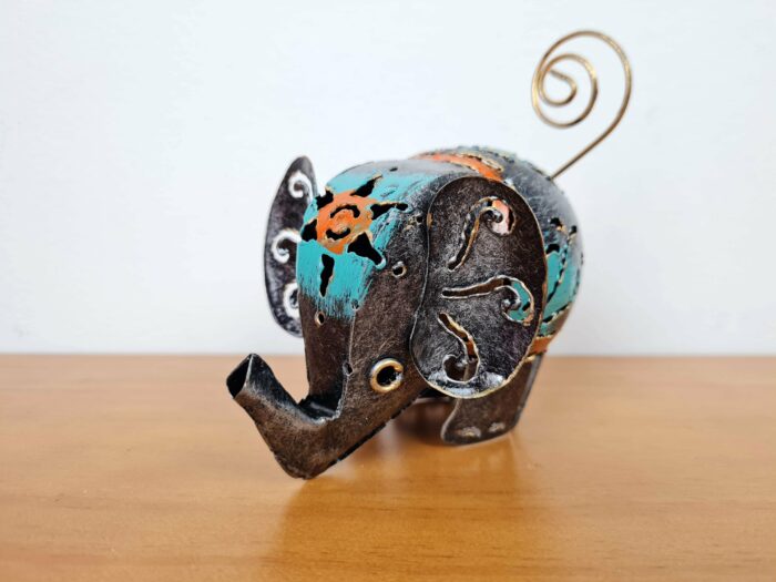 20240423_161958 Elefante decorativo de latão pintado a mão 10cm turquesa e laranja