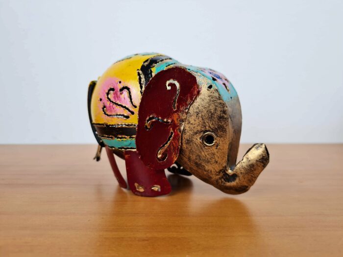 Elefante decorativo e luminária de latão pintado a mão 13cm amarelo