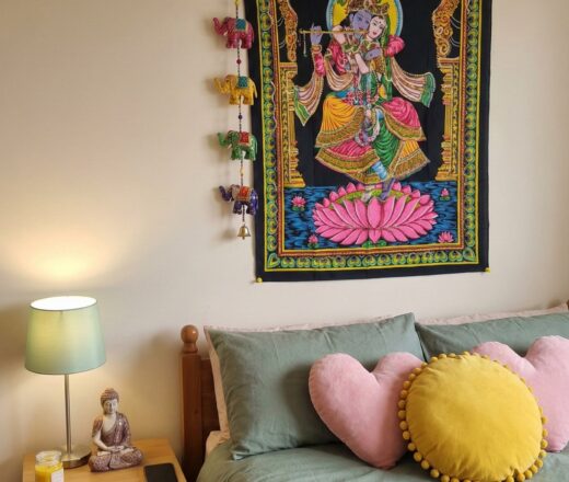 pano-decorativo-radha-krishna-110cm-colorido Painel grande clássico de deidade hindu Radha e Krishna