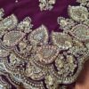 Sari indiano de seda luxuoso bordô com bordados e pérolas