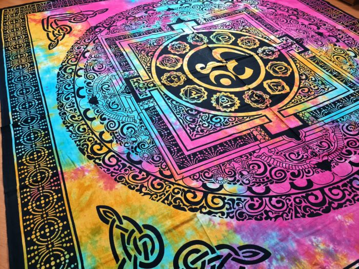 Panô indiano de algodão estampa Yantra e OM tie dye 2,40m