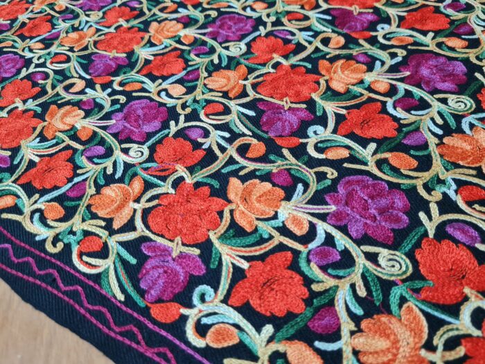 Xale de Cashmere Pashmina 100% bordado com fios de seda preto e colorido