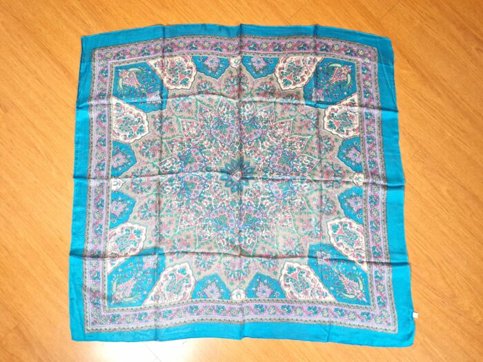 20240509_152423 Lenço indiano de seda quadrado estampado azul e rosa