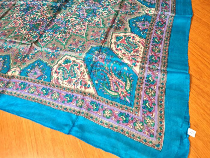 20240509_152430 Lenço indiano de seda quadrado estampado azul e rosa