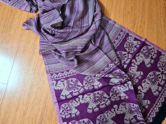 20240517_162041 Pashimina indiana estampa de elefantes roxo e bege