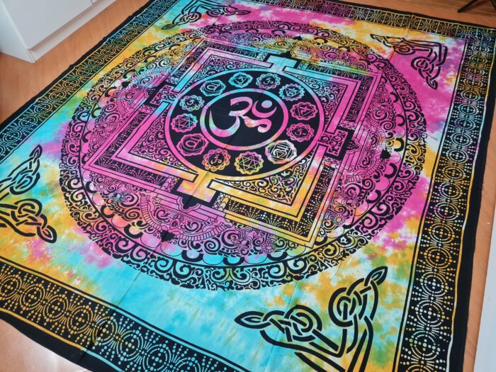 Panô indiano de algodão estampa Yantra e OM tie dye 2,40m
