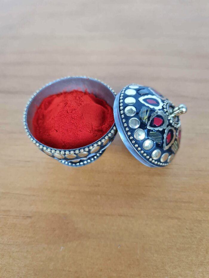 Kit Pó de kumkum indiano com potinho de metal com pedras naturais Olho de Tigre
