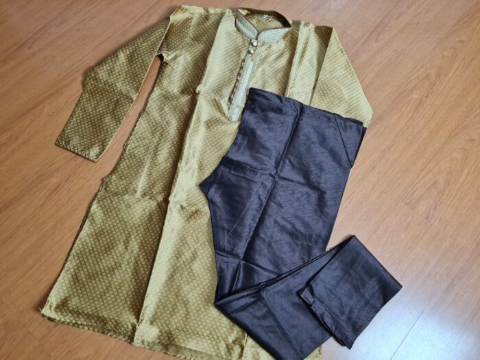 Conjunto completo de vestuário para noivo em casamentos indianos ocre e marrom