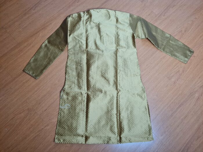 Conjunto completo de vestuário para noivo em casamentos indianos ocre e marrom