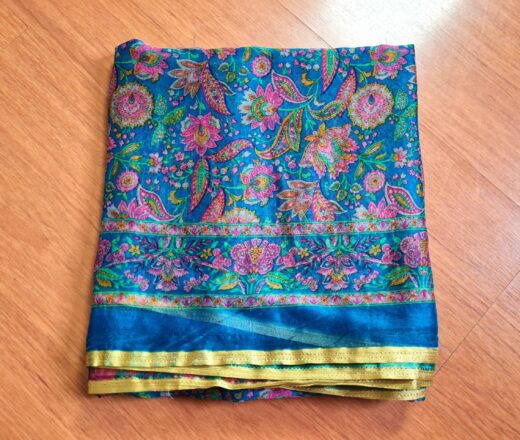 20240705_142542 Sari indiano de seda com estampa floral azul e rosa