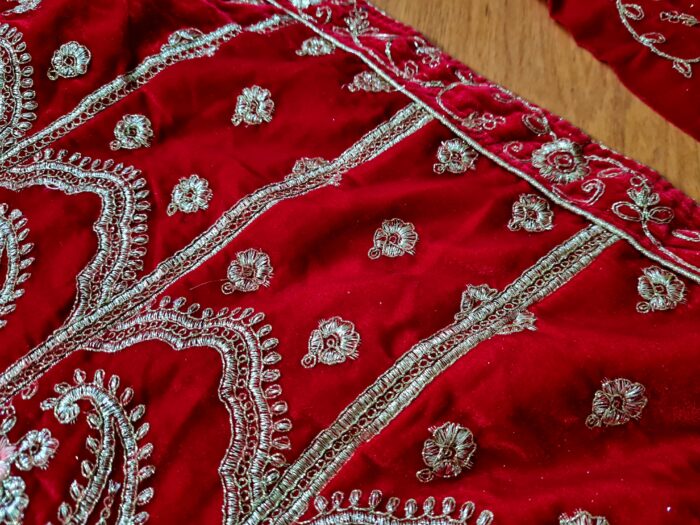 Vestuário completo de noiva indiana luxo Lehenga Choli Dupatta vermelho e dourado