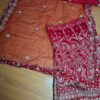 Vestuário completo de noiva indiana luxo Lehenga Choli Dupatta vermelho e dourado, bordado.