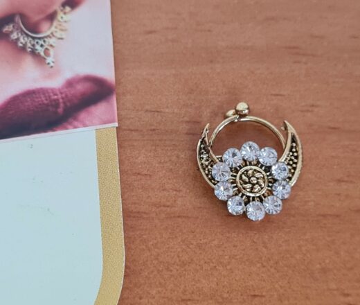 Nose ring floral dourado com pedras strass