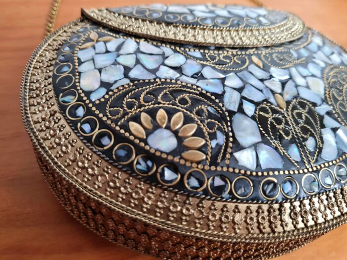 Bolsa indiana rígida de metal com mosaico de pedras naturais madrepérolas IIII