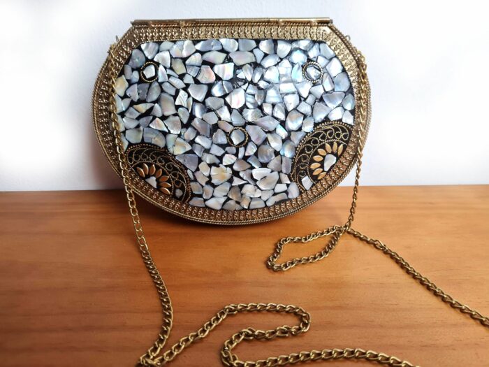 Bolsa indiana rígida de metal com mosaico de pedras naturais madrepérolas IIII
