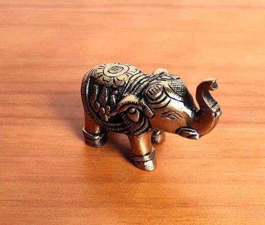 Elefante indiano esculpido em metal brass 8cm