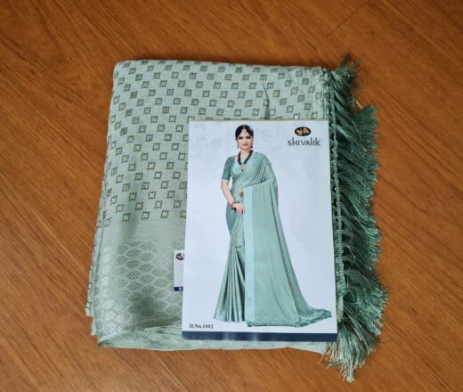 20241011_155228 Sari indiano de seda mista estampa de mini losangos verde e dourado