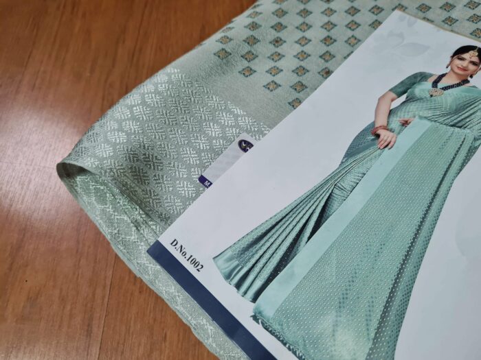 Sari indiano de seda mista estampa de mini losangos verde e dourado