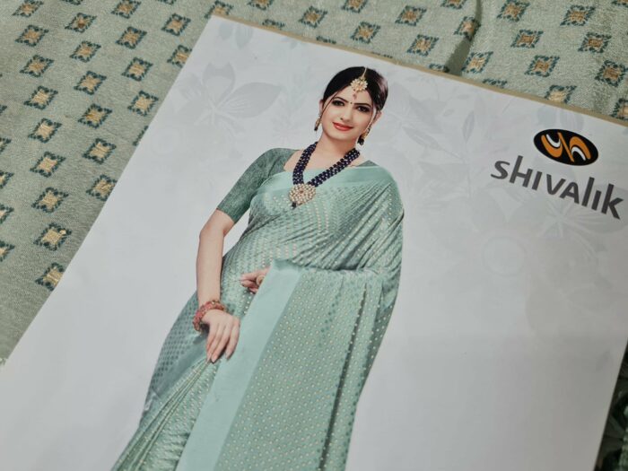 Sari indiano de seda mista estampa de mini losangos verde e dourado