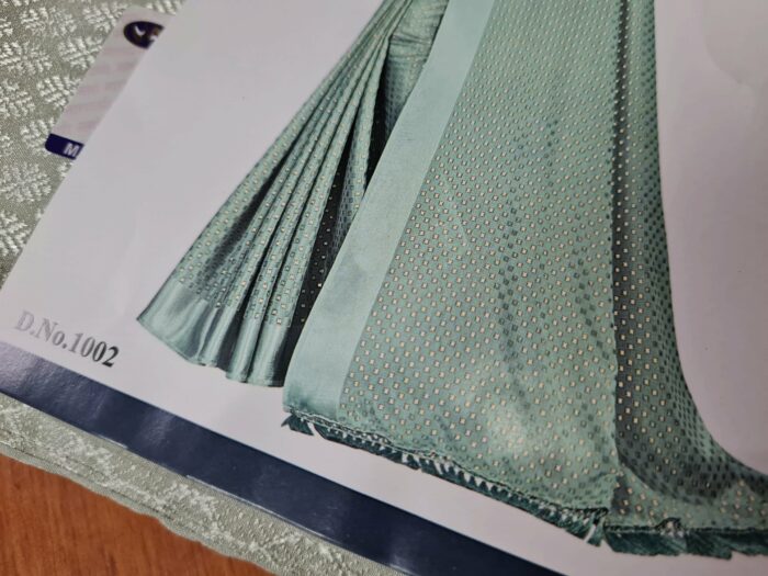 Sari indiano de seda mista estampa de mini losangos verde e dourado