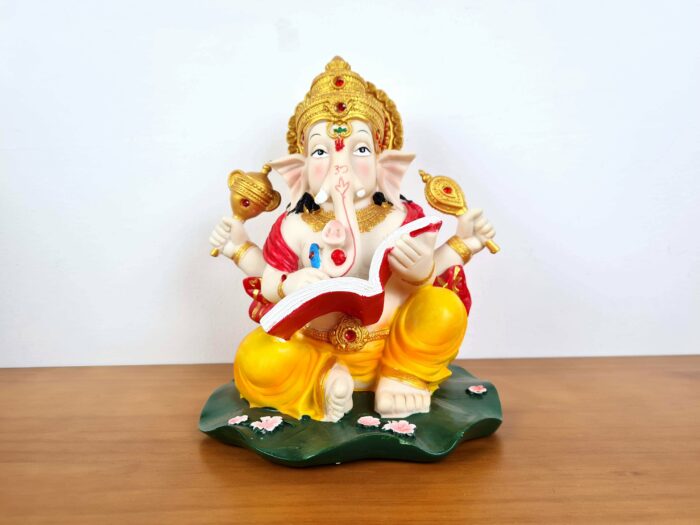 Estátua de Deus Ganesha lendo colorida 23cm
