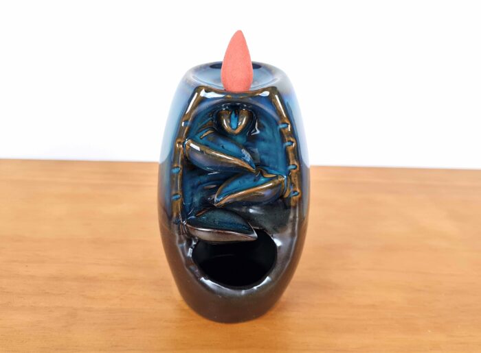 20241017_172834 Incensário cascata de porcelana azul 14cm + 1 caixa de incensos cone