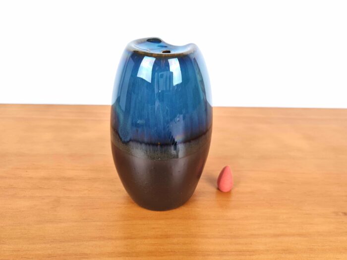 20241017_172857 Incensário cascata de porcelana azul 14cm + 1 caixa de incensos cone