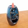 20241017_172913 Incensário cascata de porcelana azul 14cm + 1 caixa de incensos cone