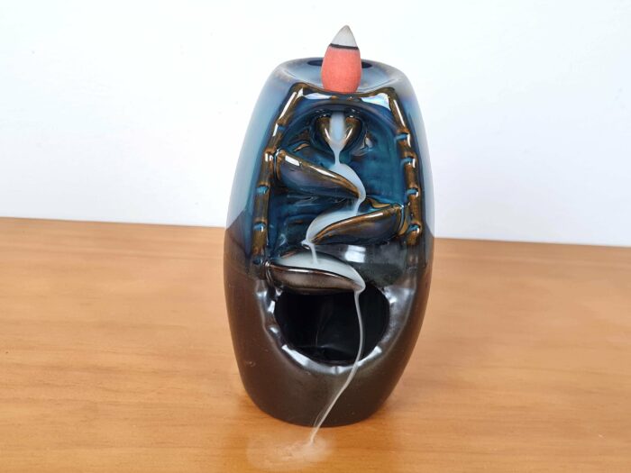 20241017_225327 Incensário cascata de porcelana azul 14cm