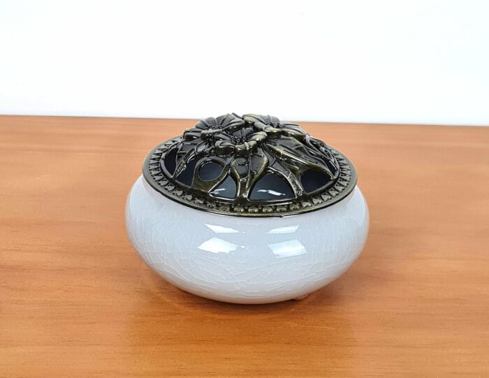 20241017_231925 Incensário turíbulo de porcelana e metal com arabescos cinza