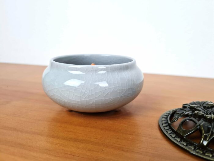 20241017_235551 Incensário turíbulo de porcelana e metal com arabescos cinza