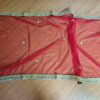Dupatta vermelha e dourada de noiva com bordados pompons e barrado luxuoso