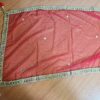 Dupatta vermelha e dourada de noiva com bordados pompons e barrado luxuoso