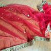 Dupatta vermelha e dourada de noiva com bordados pompons e barrado luxuoso