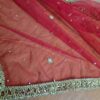 Dupatta vermelha e dourada de noiva com bordados pompons e barrado luxuoso
