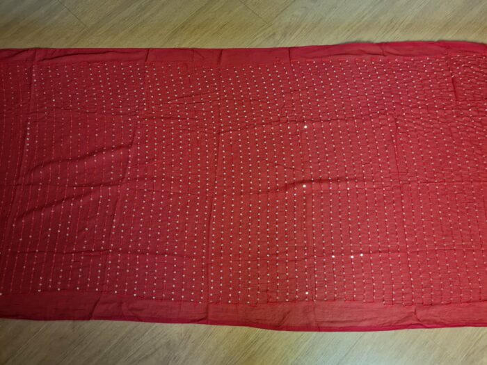 20241126_162919 Dupatta vermelha com fios bordados de lantejoulas