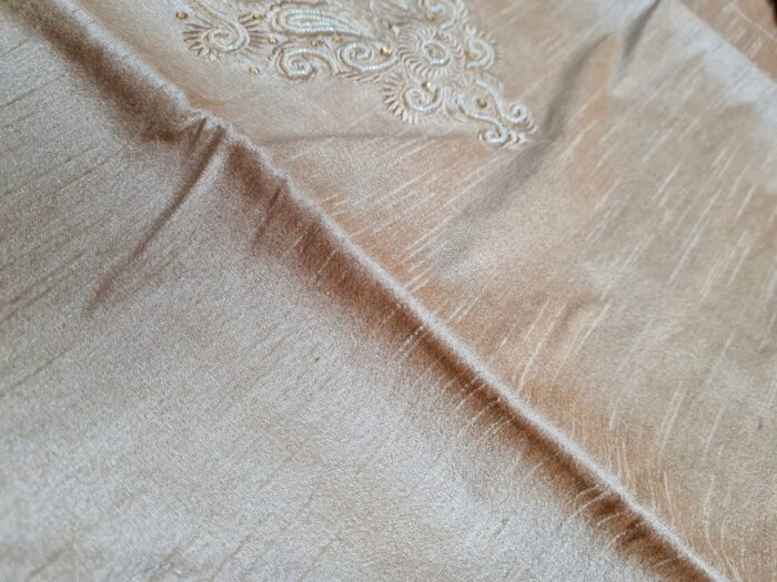 Conjunto completo de vestuário para noivo em casamentos indianos ocre dourado