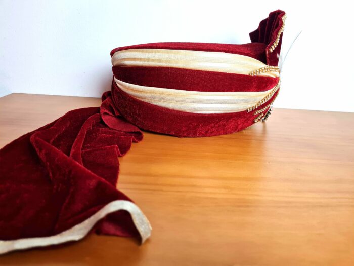 20250126_152322 Turbante indiano masculino pronto para uso vermelho e dourado com pedra