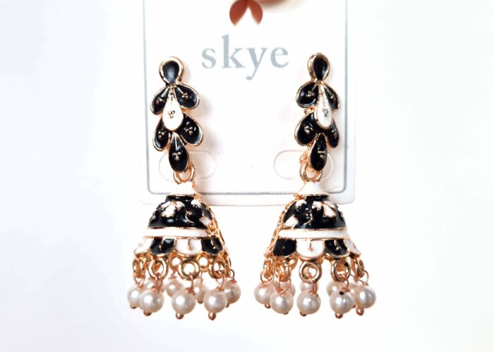 Brinco indiano Meenakari Jhumka preto com pérolas