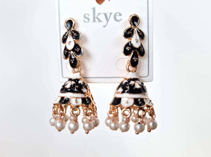 Brinco indiano Meenakari Jhumka preto com pérolas