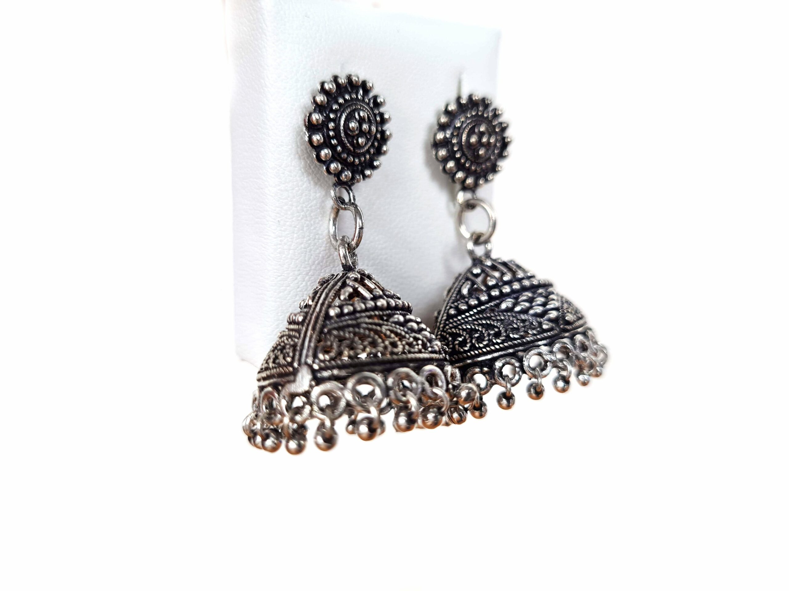 Brinco indiano design Jhumka prateado sino alongado