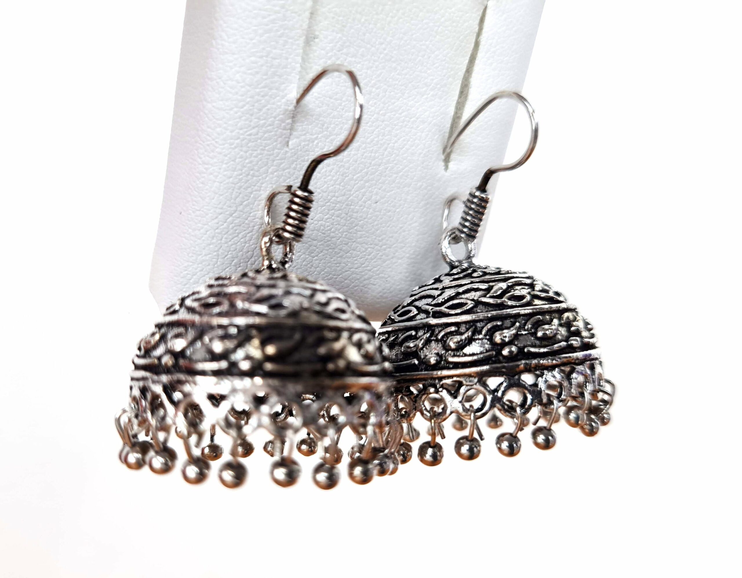 Brinco indiano design Jhumka prateado sino médio