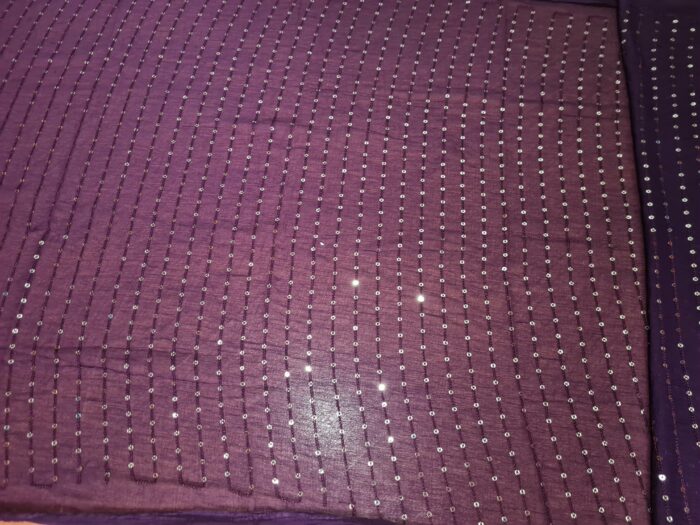 Dupatta roxa com fios bordados de lantejoulas