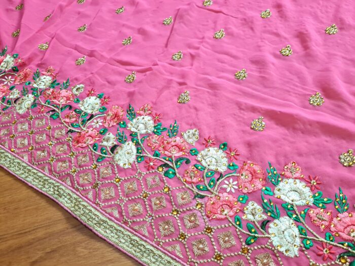 Sari indiano de seda luxuoso bordado rosa médio com verde floral