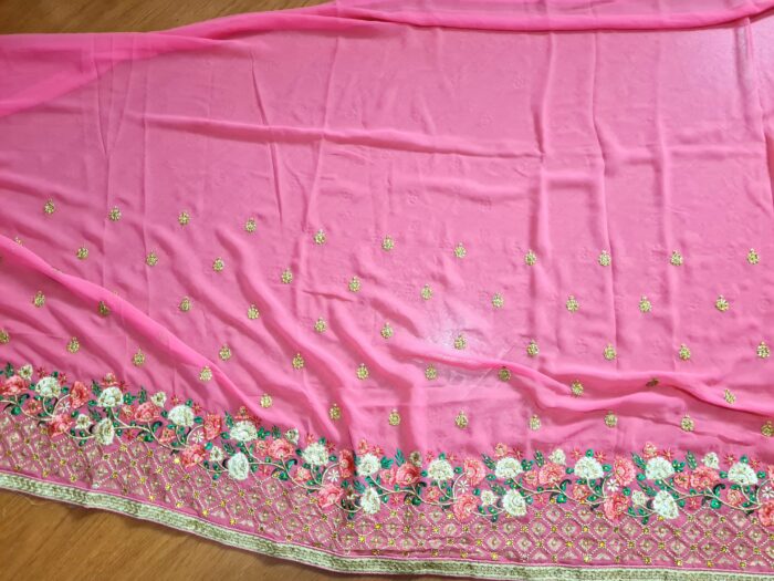 Sari indiano de seda luxuoso bordado rosa médio com verde floral