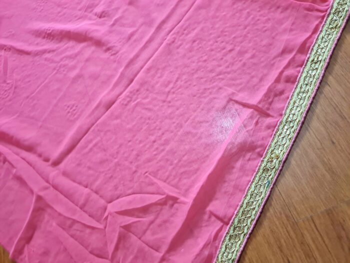 Sari indiano de seda luxuoso bordado rosa médio com verde floral