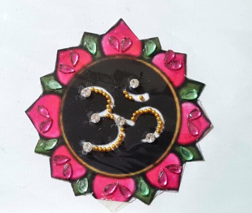 Tatuagem indiana de mandala OM com aplique de pedras